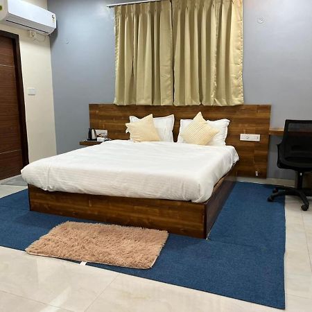 Beach Town Hotel Visakhapatnam Esterno foto