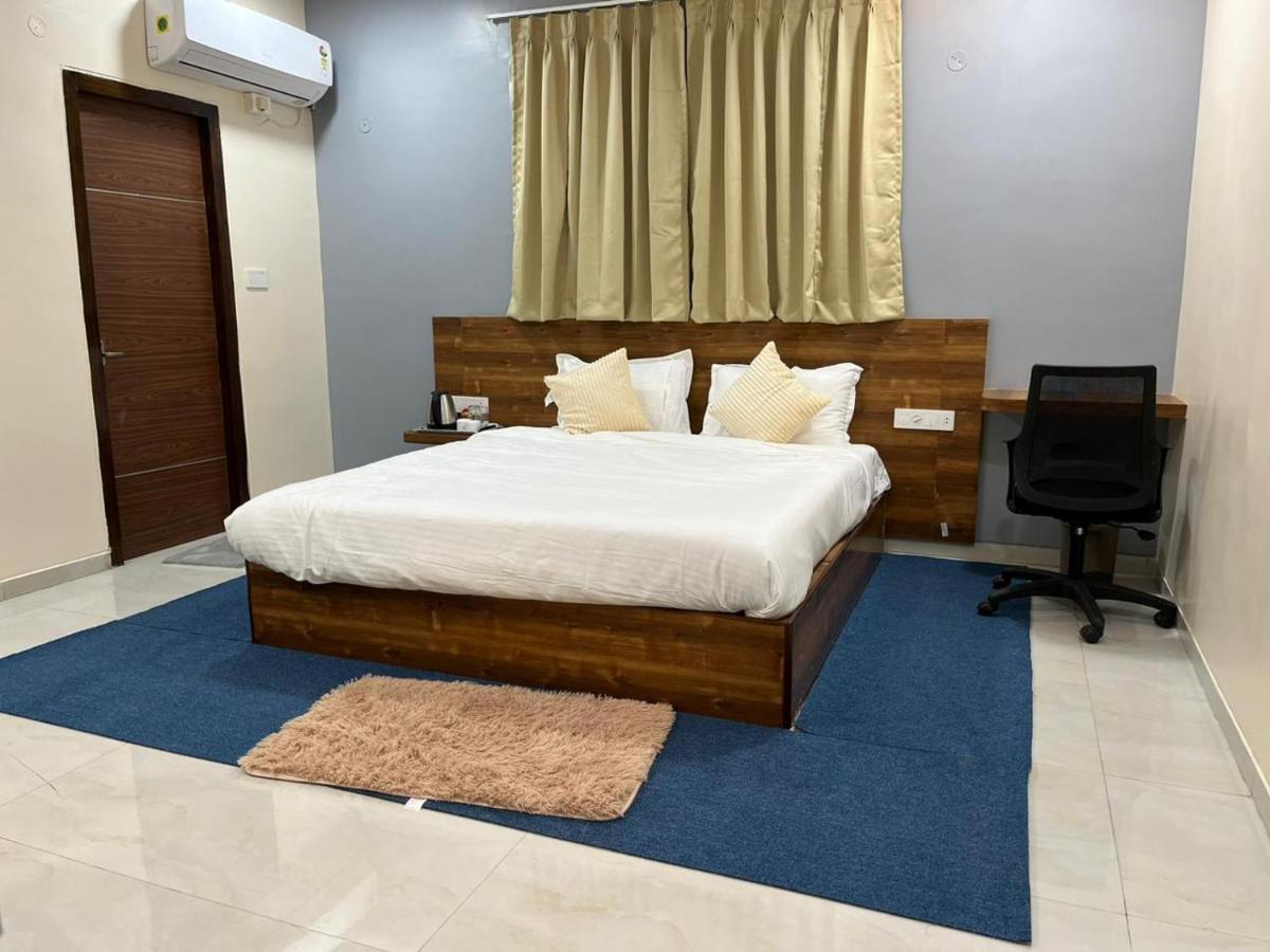 Beach Town Hotel Visakhapatnam Esterno foto