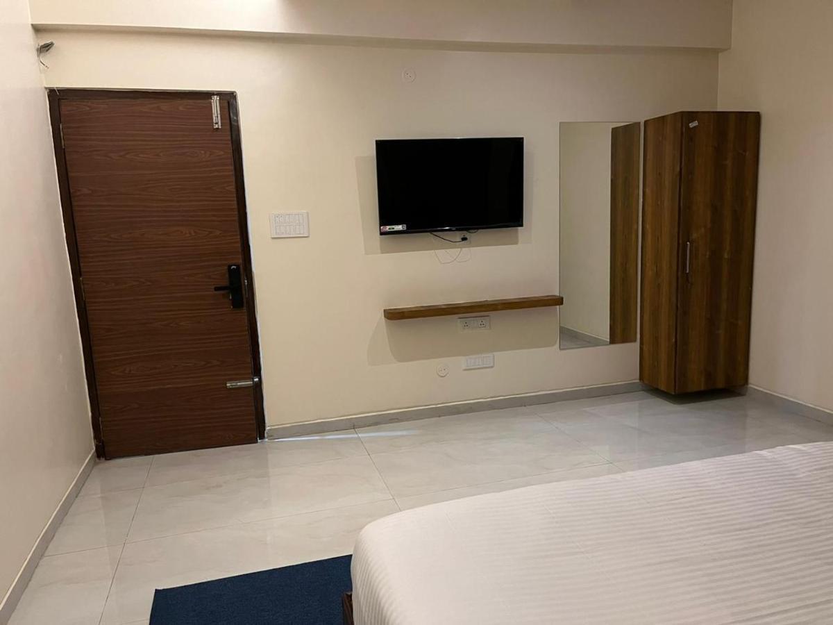 Beach Town Hotel Visakhapatnam Esterno foto