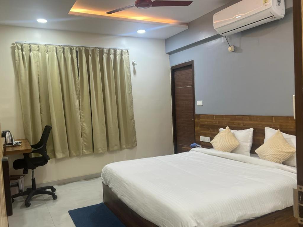 Beach Town Hotel Visakhapatnam Esterno foto