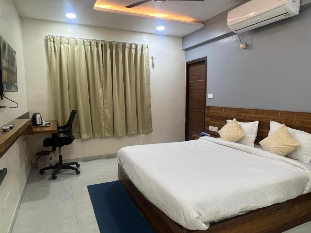 Beach Town Hotel Visakhapatnam Esterno foto
